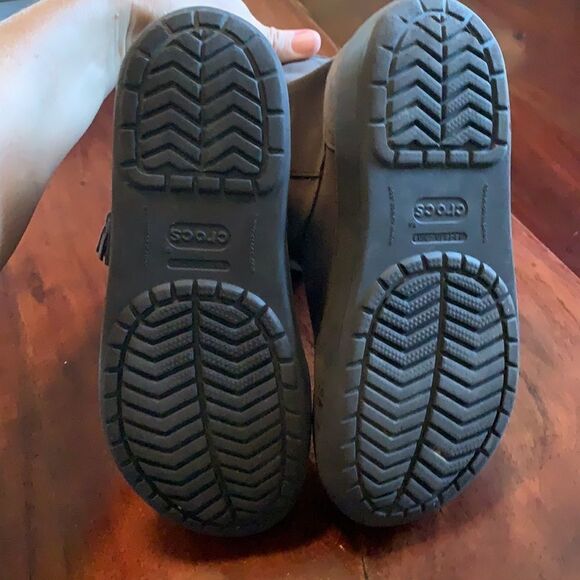 Crocs Lodgepoint boots. Size 2 - Picture 5 of 5